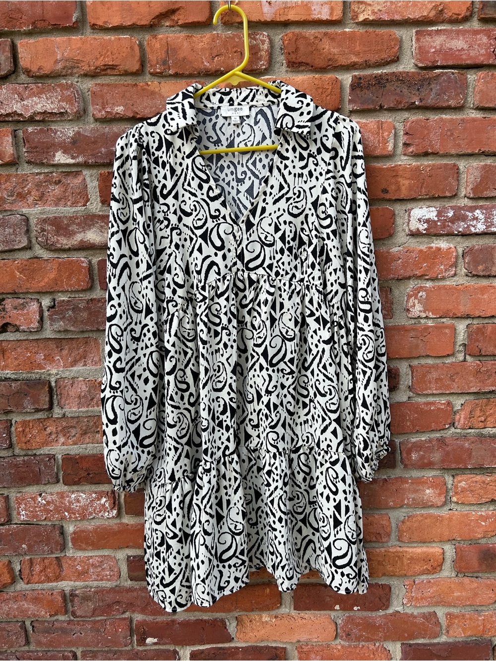 Umgee Black & White Abstract Long Sleeves Collared Dress M Ruffle Hem V-Neck - Picture 1 of 5